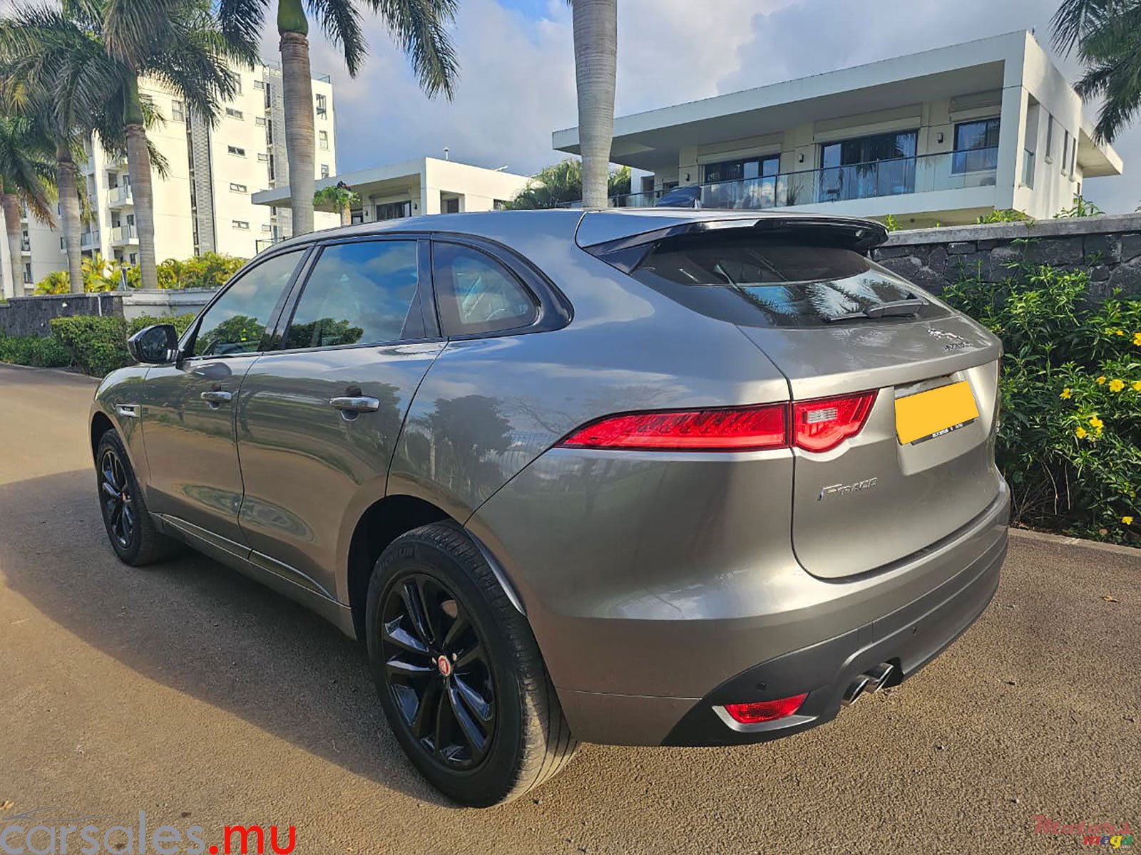 2020' Jaguar F-Pace R-Sport 20d AWD 2.0 photo #4