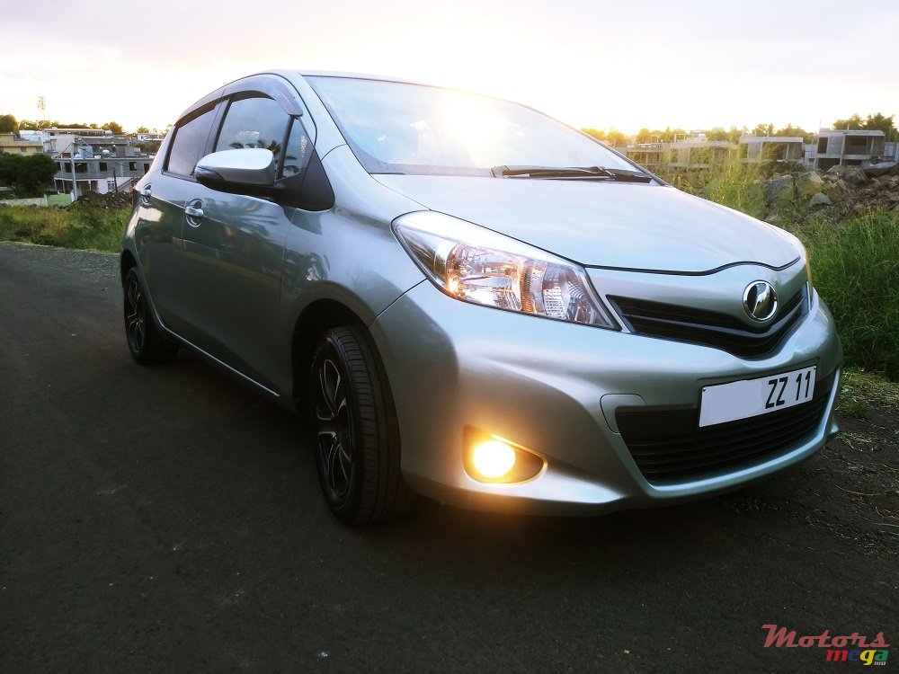 2011' Toyota Vitz 1300 photo #1
