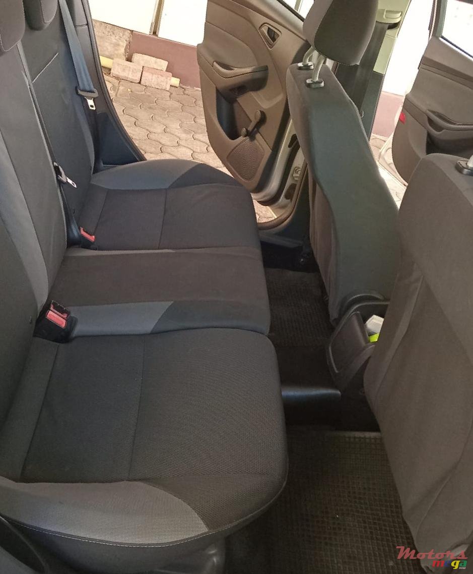 2013' Ford Focus photo #5