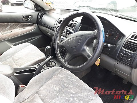 2004' Mitsubishi Galant photo #6