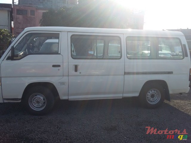 2000' Nissan Urvan photo #2