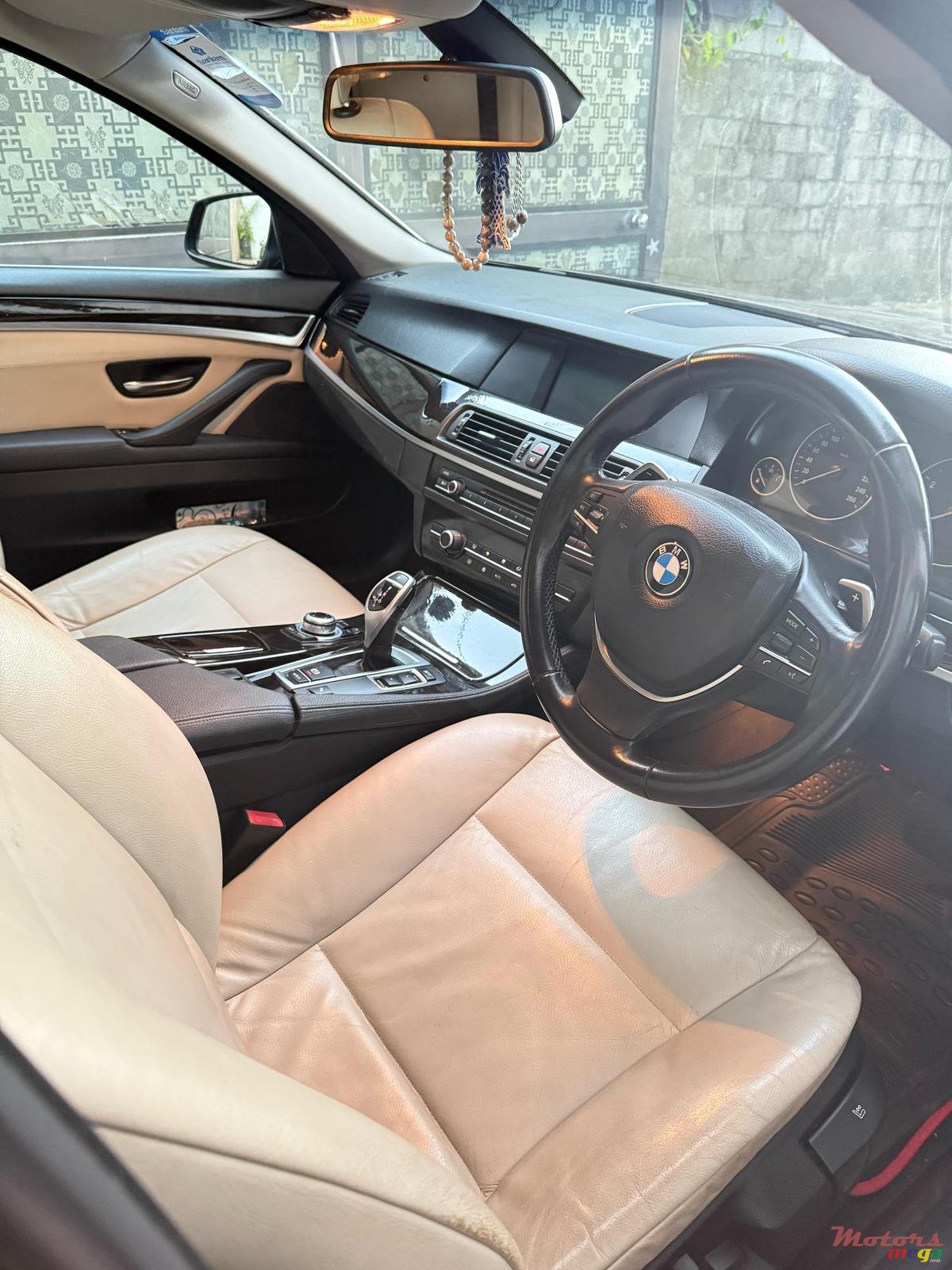 2011' BMW 523 photo #5