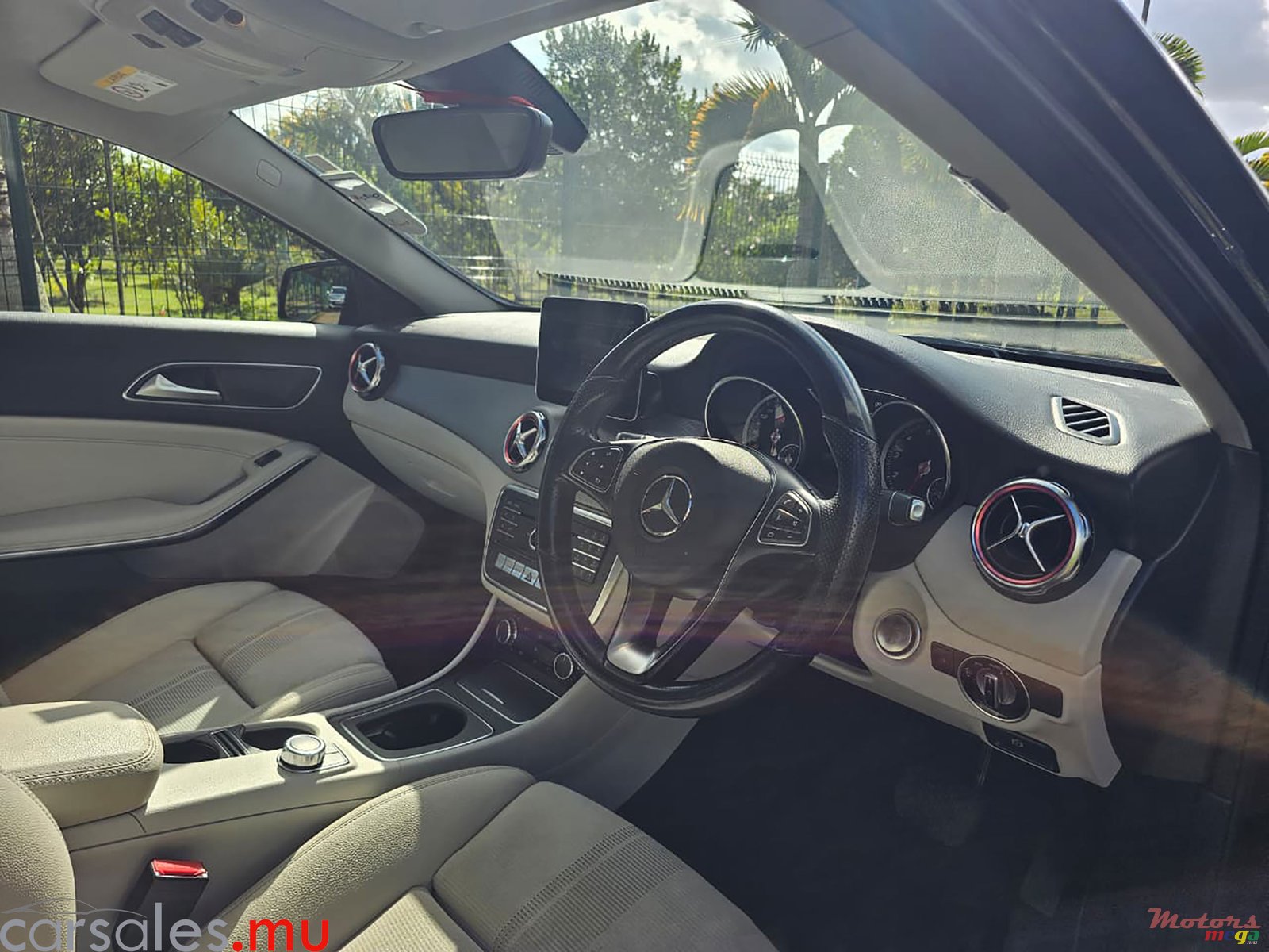 2020' Mercedes-Benz GLA 180 Urban 1.6 photo #6