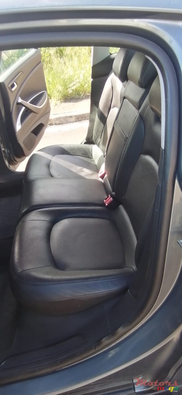 2010' Citroen C5 photo #6