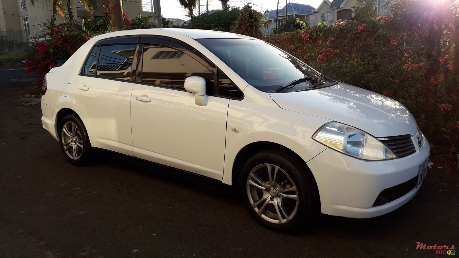 2007' Nissan Tiida photo #1