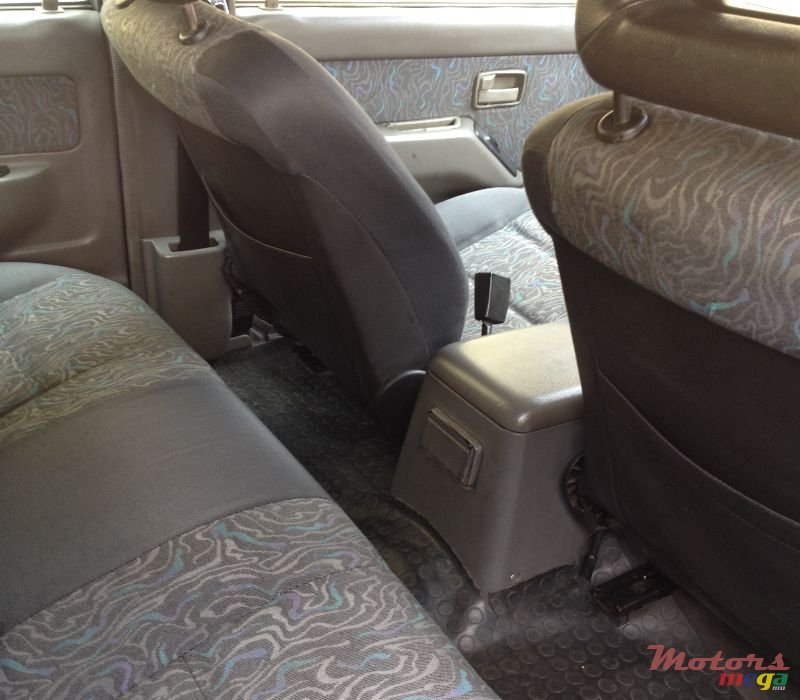 2002' Isuzu photo #1