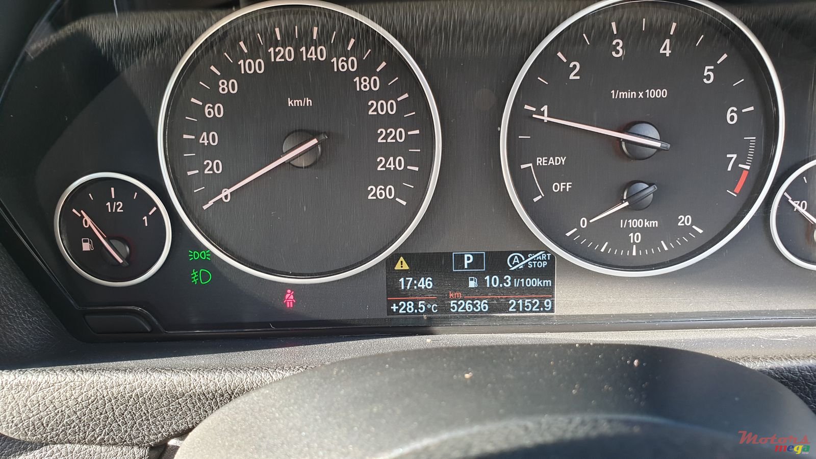 2015' BMW 318 photo #2