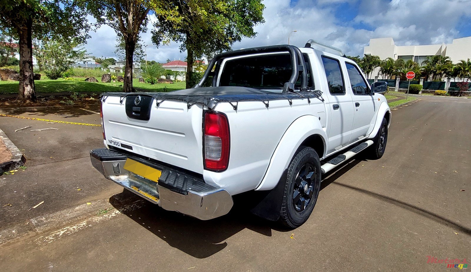 2015' Nissan 2500 photo #2