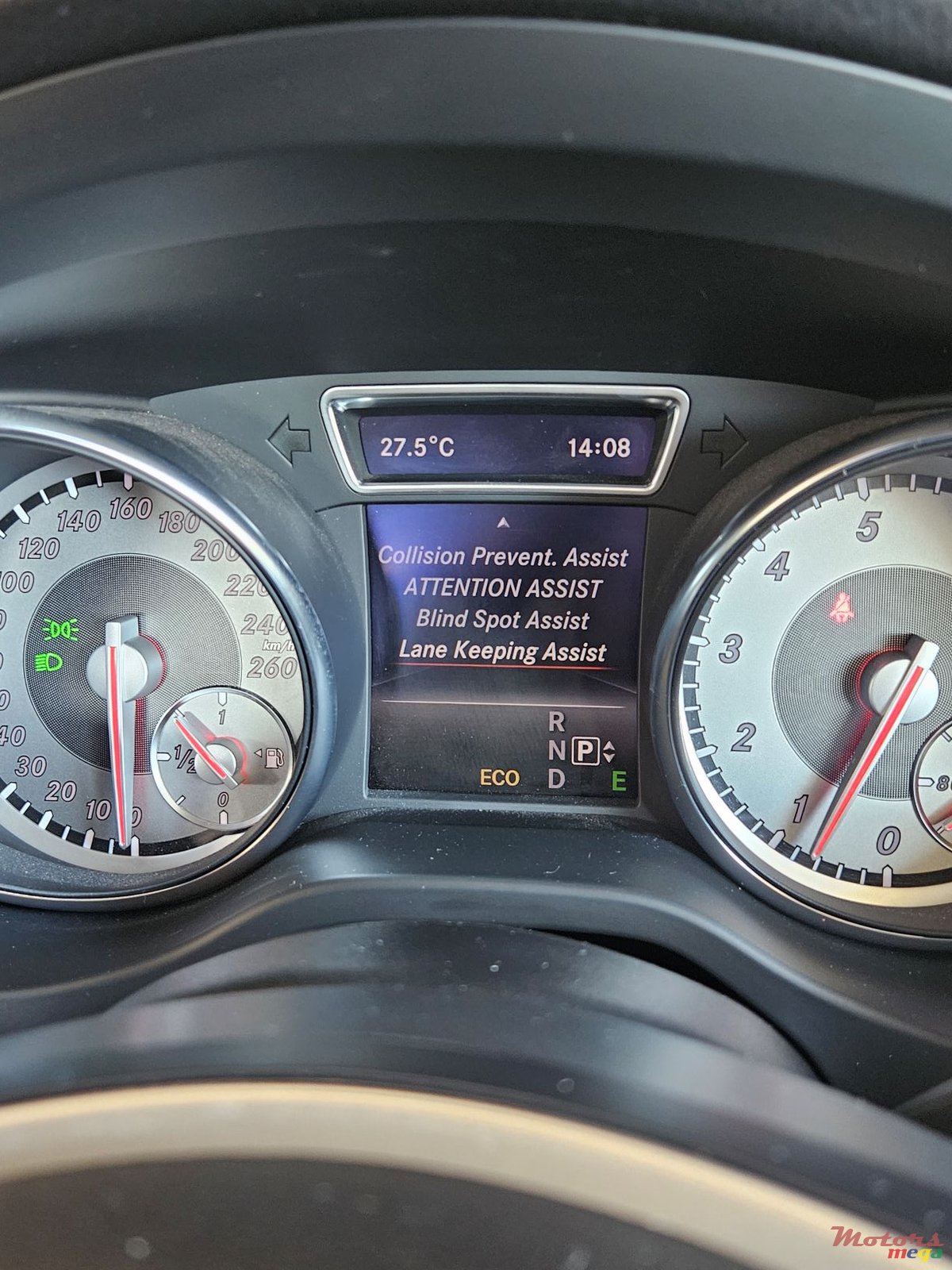 2014' Mercedes-Benz GLA 180 photo #2