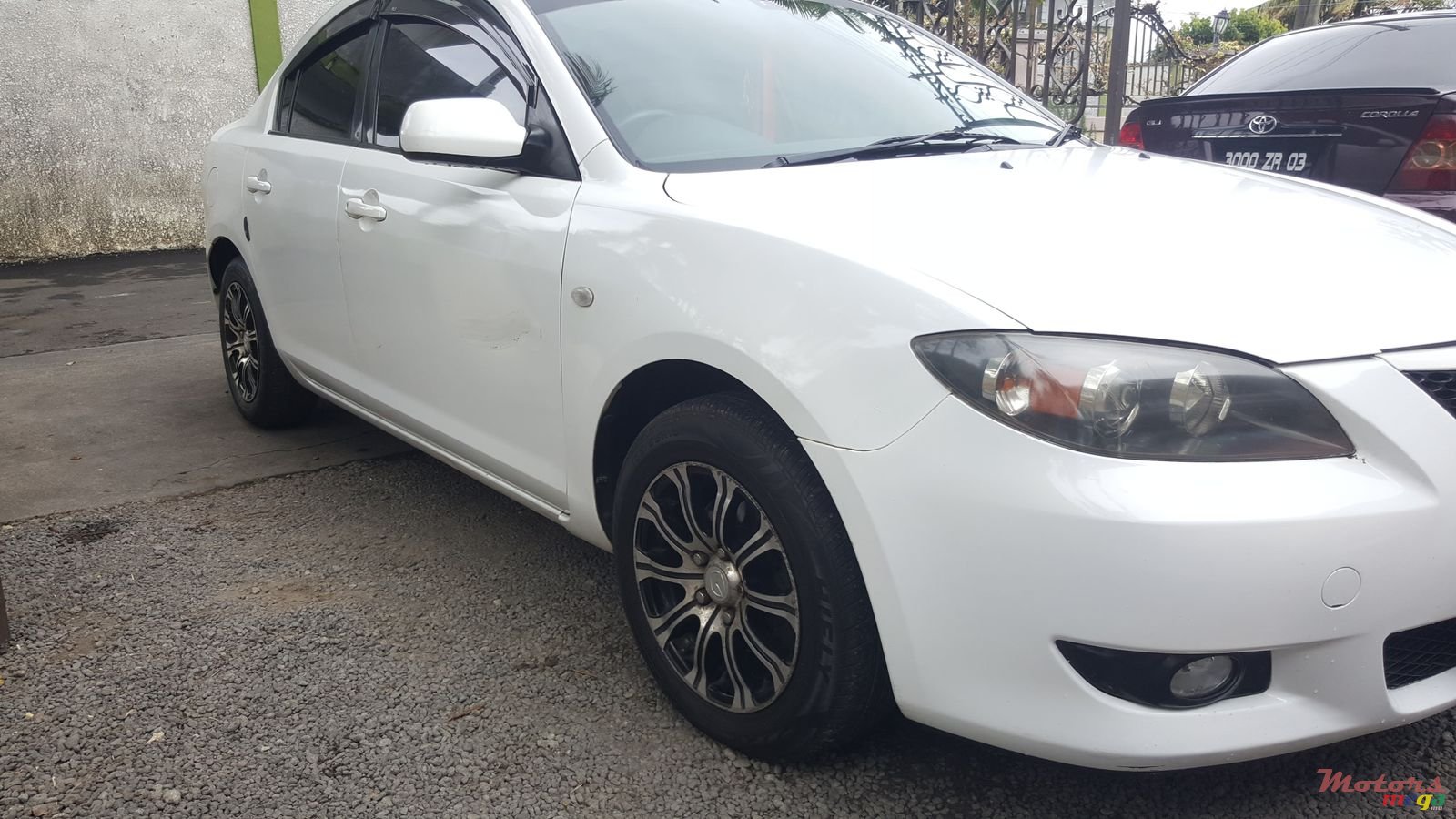 2004' Mazda Axela photo #1