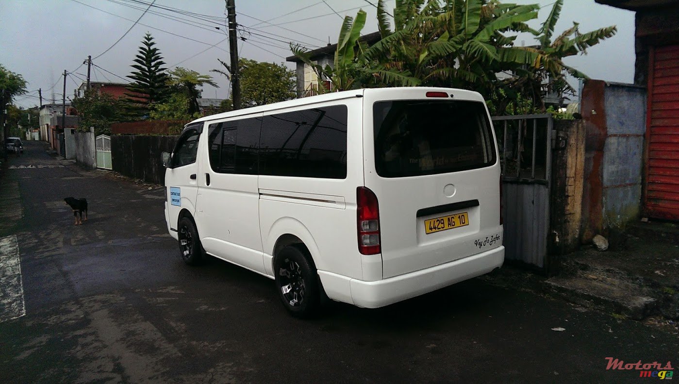 2010' Toyota hiace photo #3