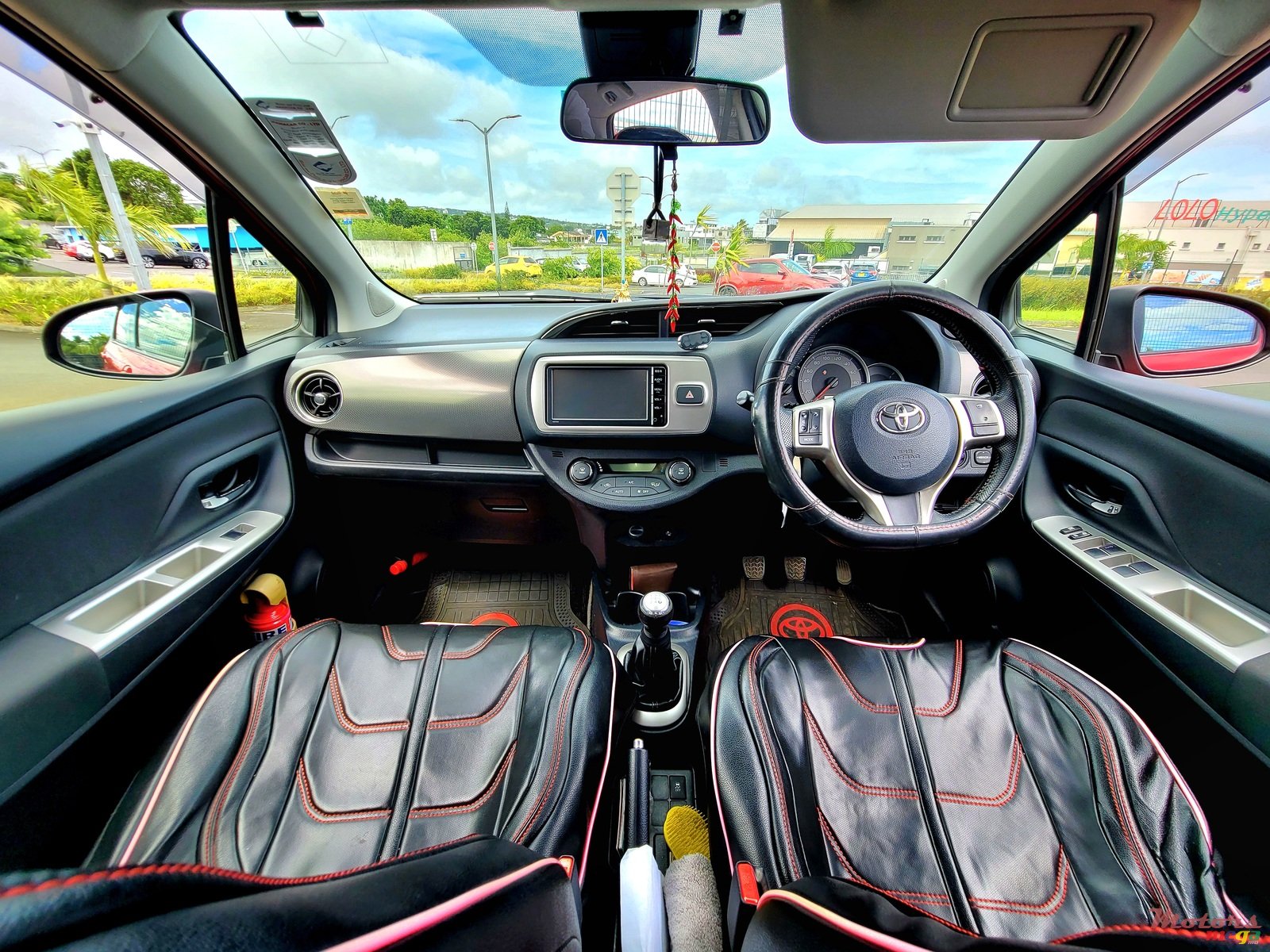 2016' Toyota Vitz RS photo #5