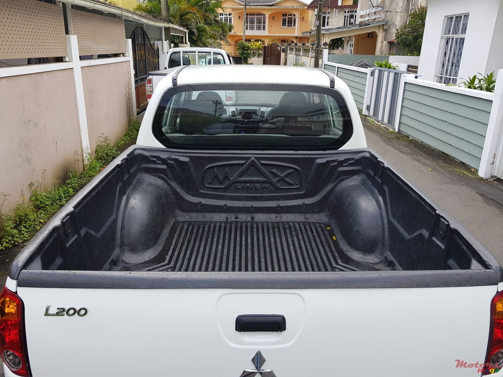 2011' Mitsubishi L 200 L200 2x4 photo #6