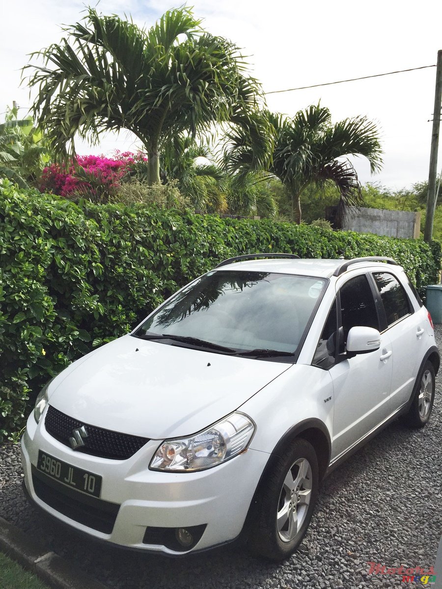 2010' Suzuki SX4 1.6 photo #1