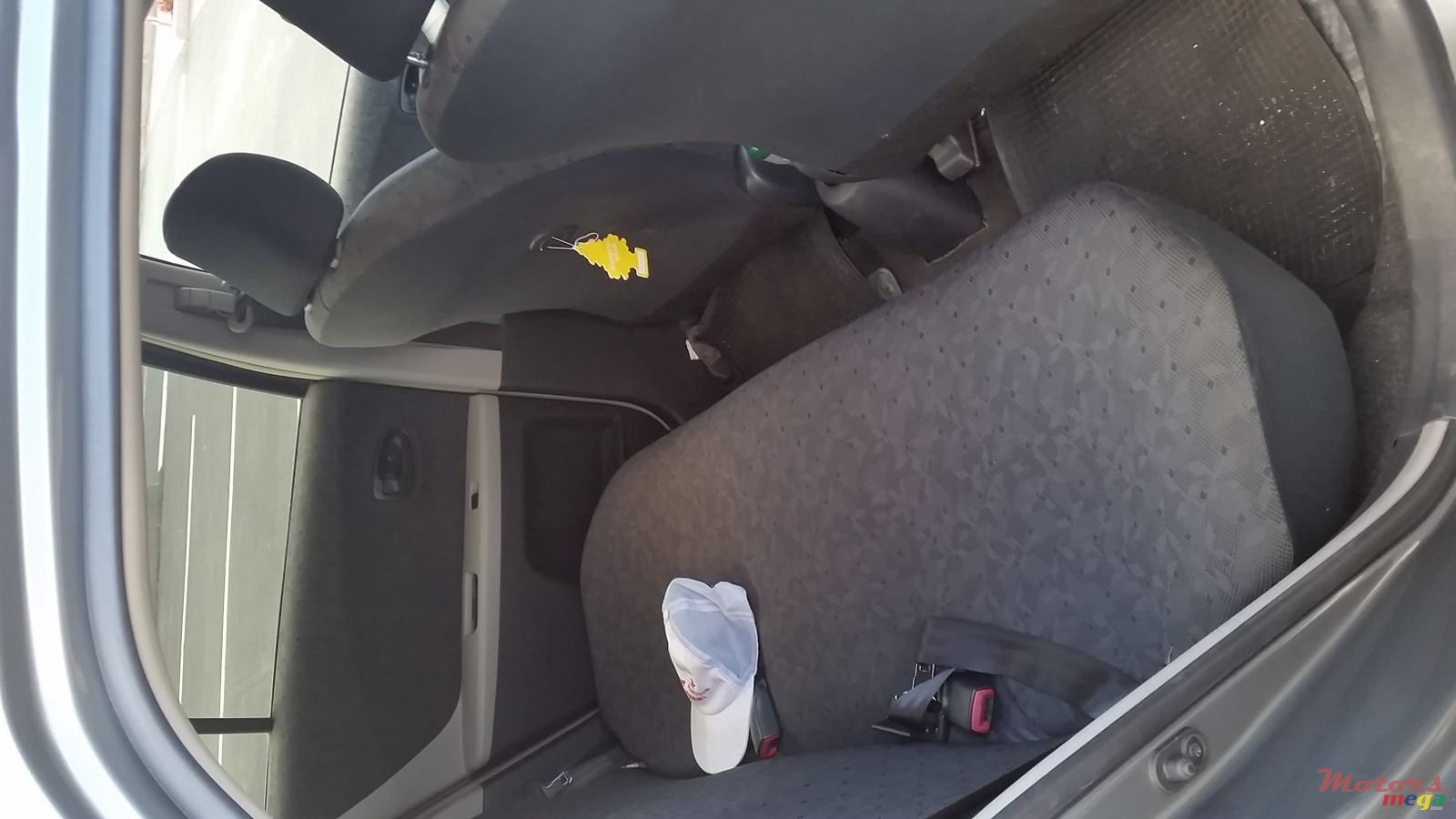 2008' Toyota Vitz photo #4