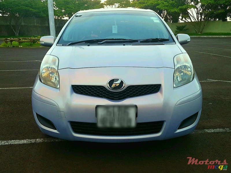 2008' Toyota Vitz photo #2