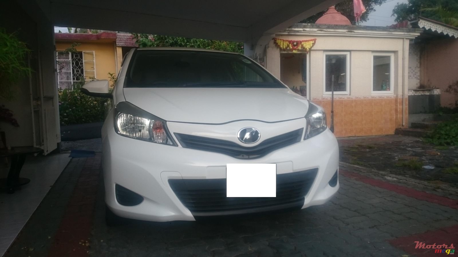 2012' Toyota Vitz photo #2