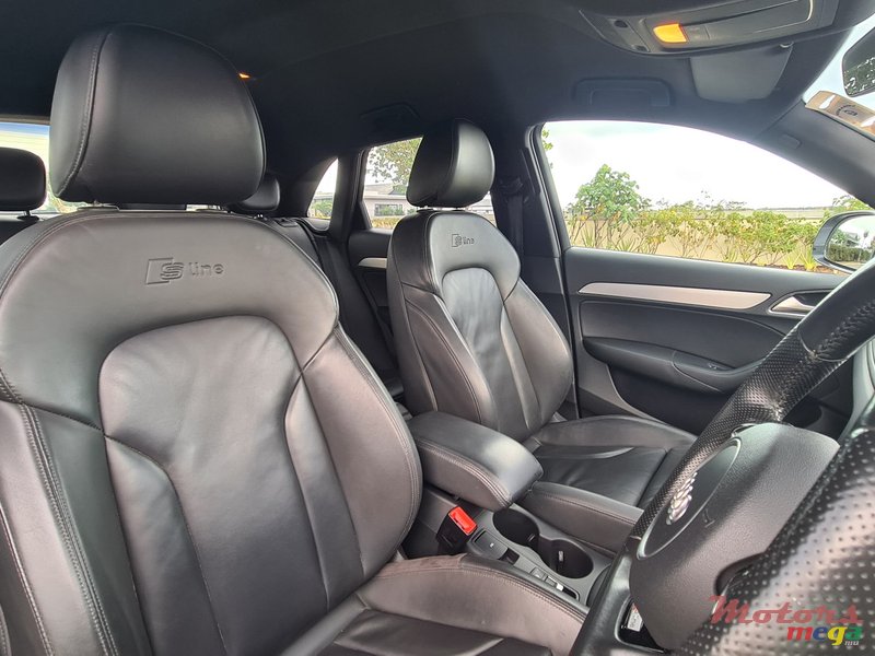 2019' Audi Q3 S-Line photo #2