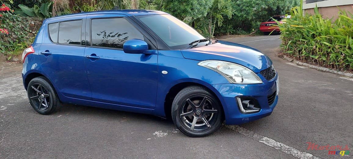 2004' Suzuki Swift photo #1