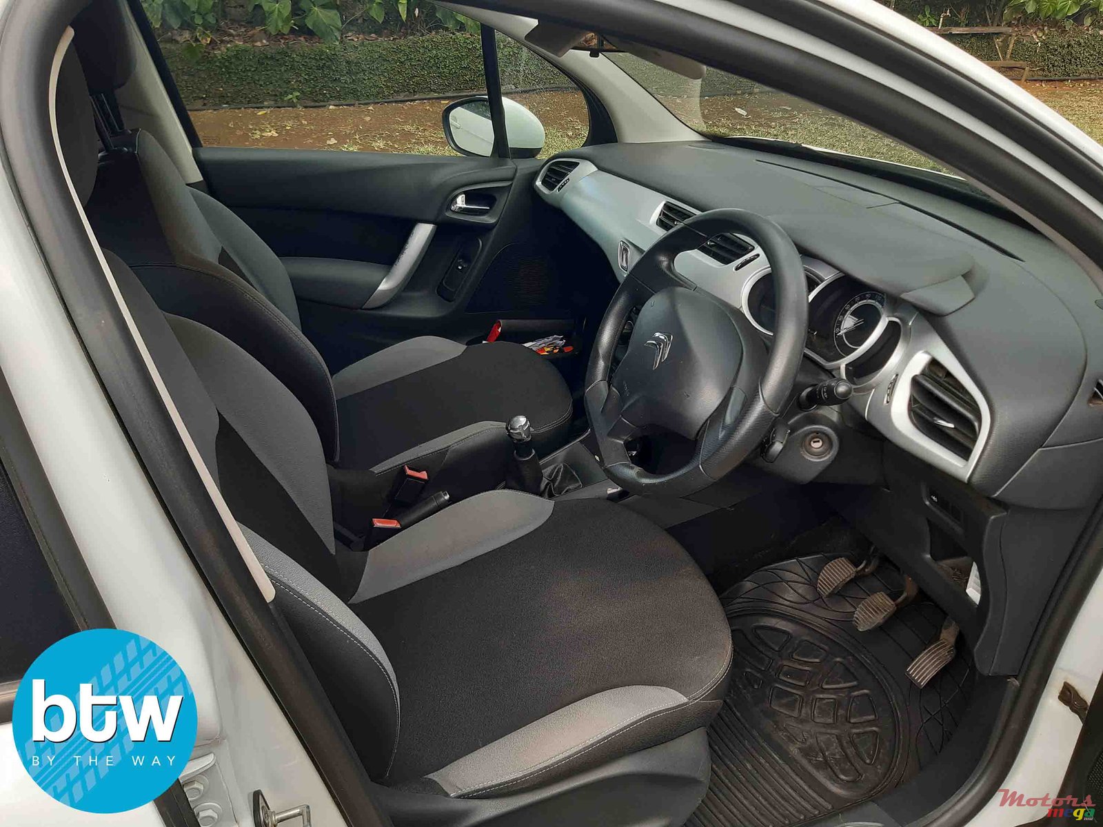 2012' Citroen C3 photo #4