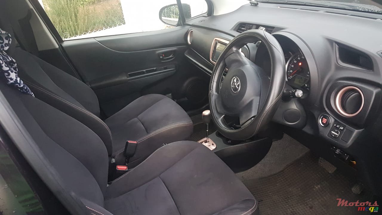 2013' Toyota Vitz photo #1