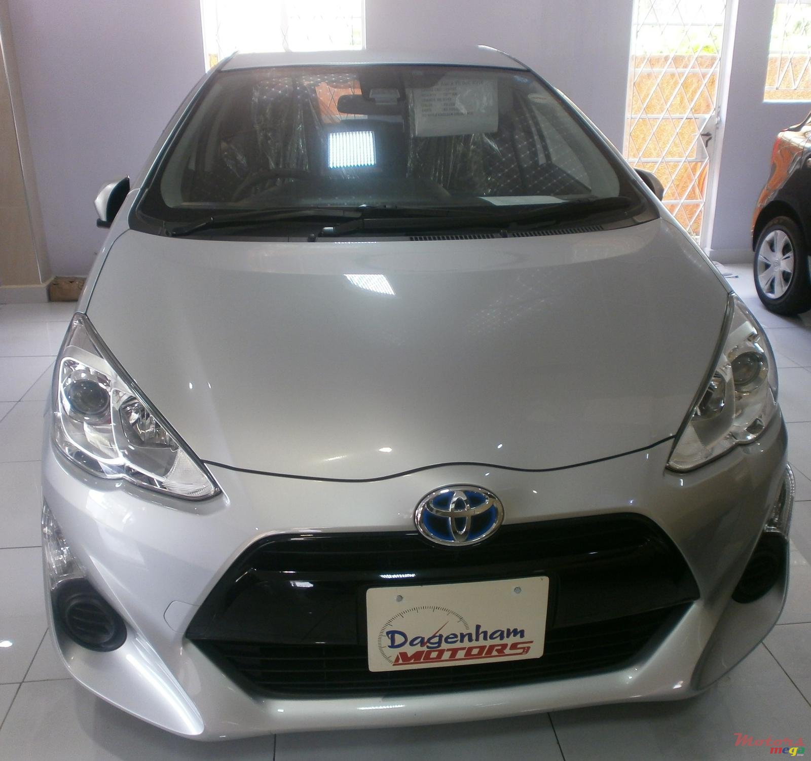 2016' Toyota Aqua photo #1