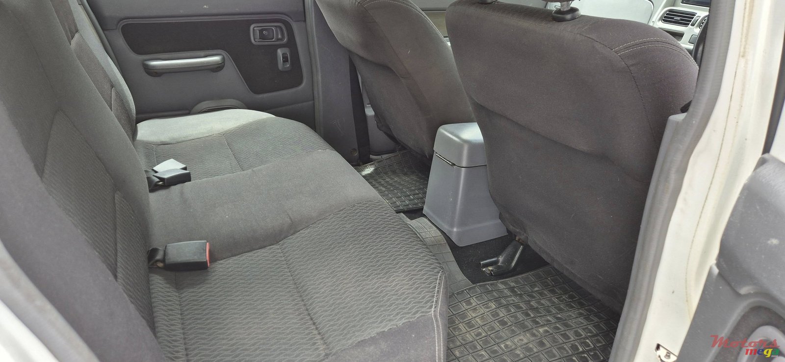 2017' Nissan NV300 photo #6