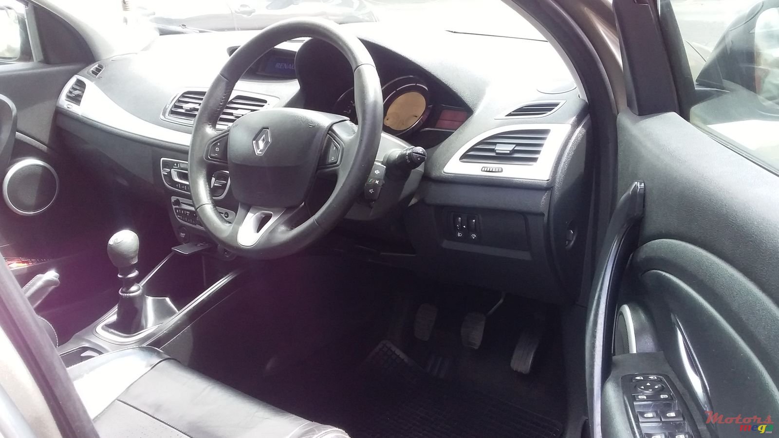 2009' Renault Megane photo #4