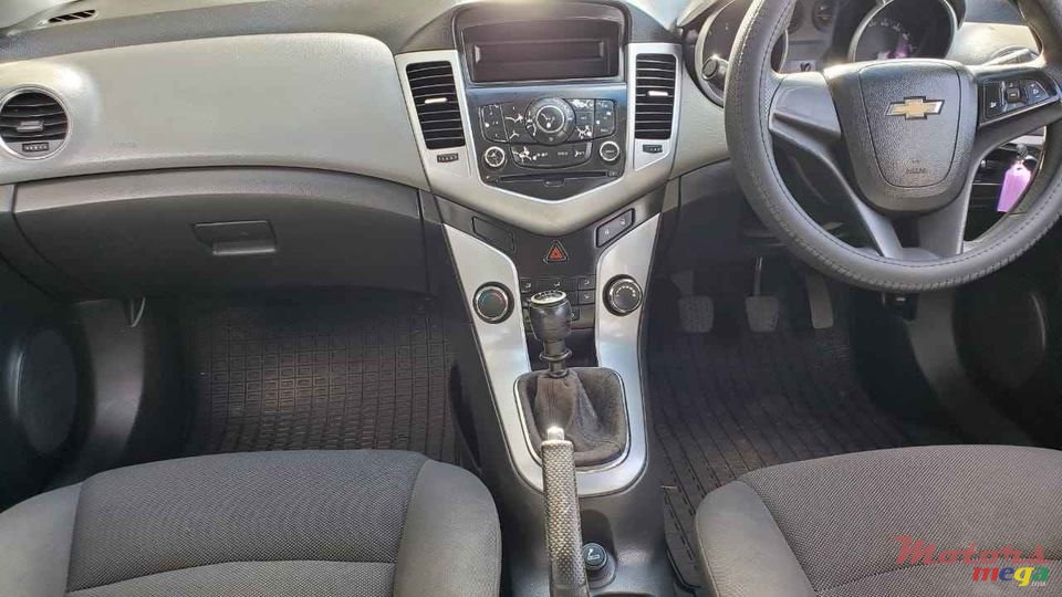2013' Chevrolet Cruze NEW SHAPE photo #6