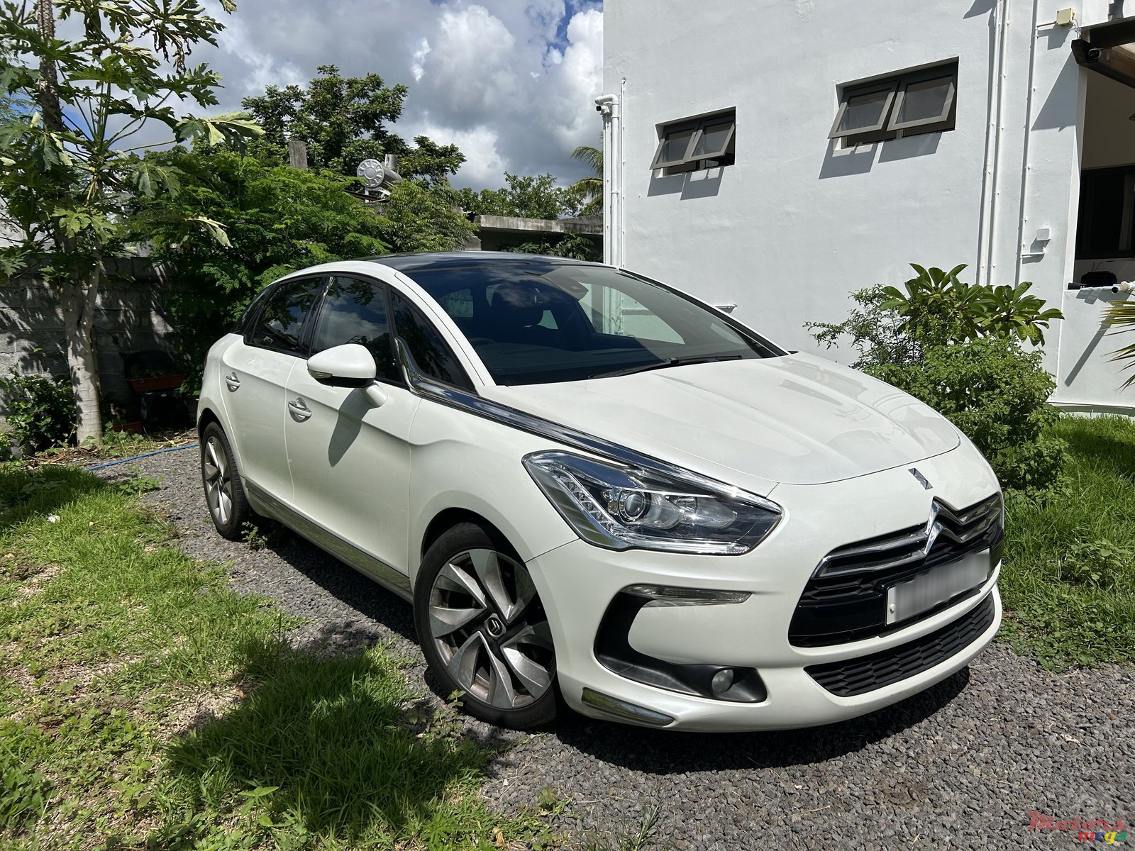 2015' DS Automobiles photo #4