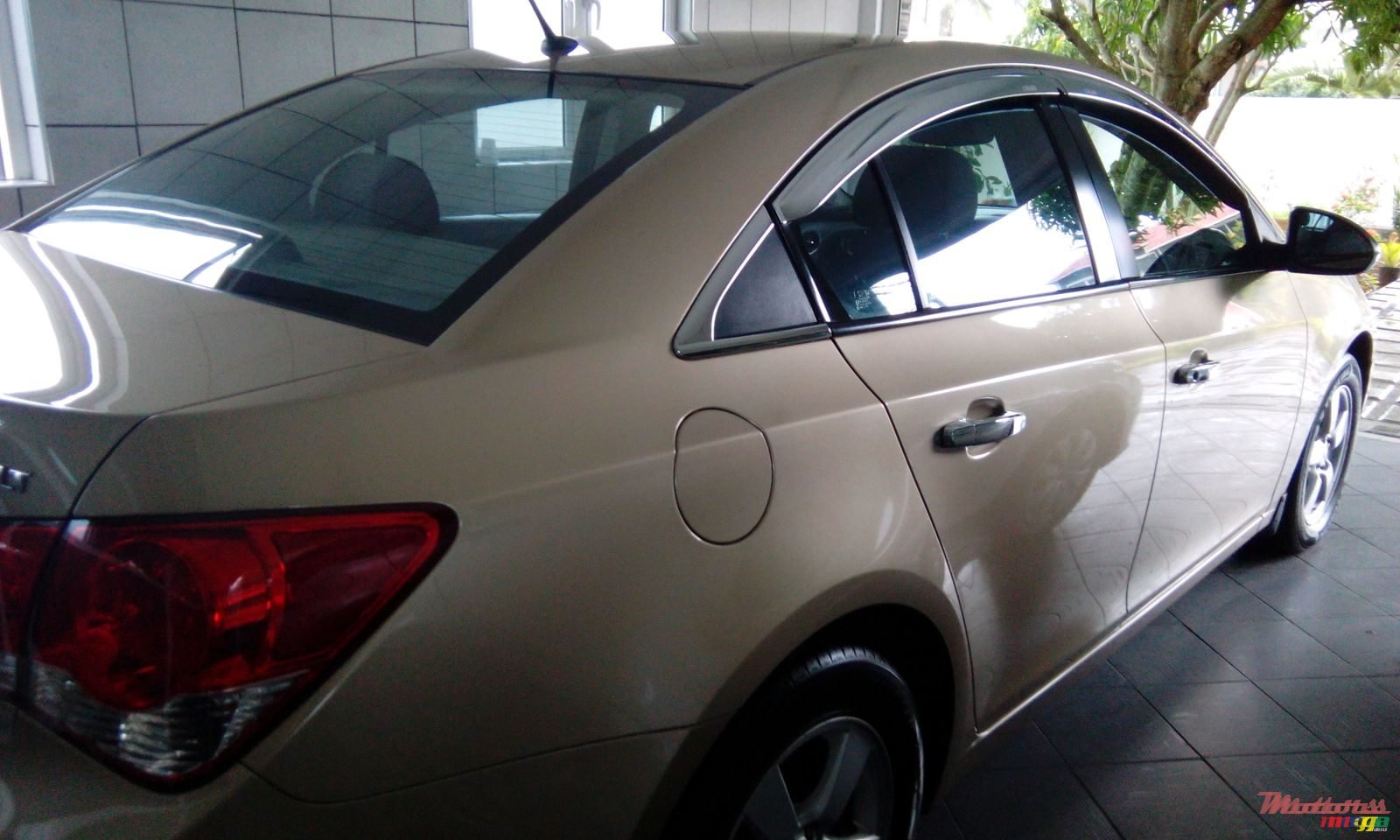 2010' Chevrolet Cruze LT photo #3