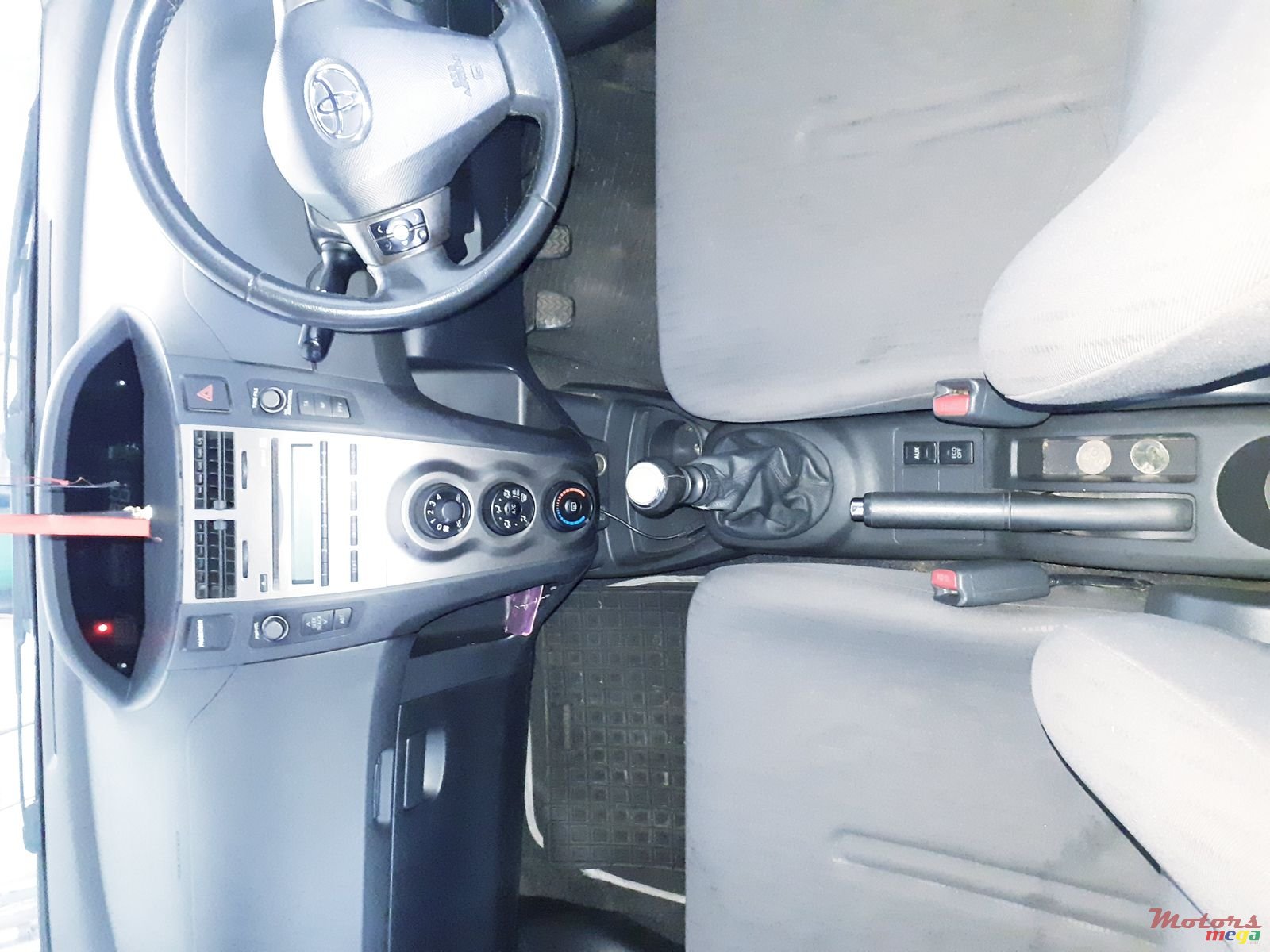 2009' Toyota Yaris photo #3