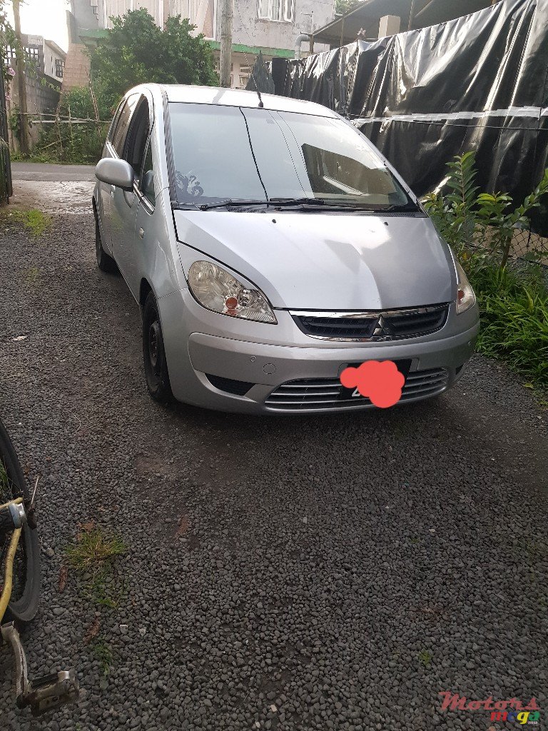 2006' Mitsubishi Colt photo #1