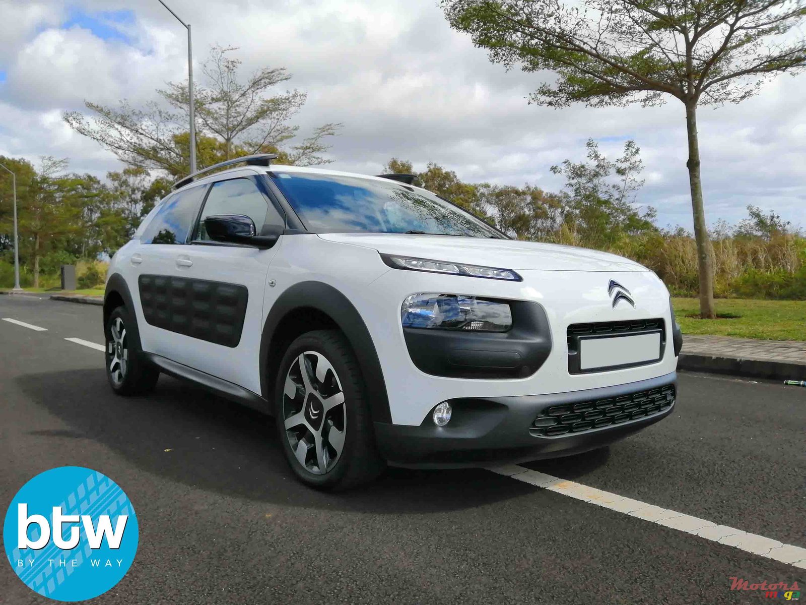 2017' Citroen C4 Cactus 1.2 Turbo Puretech photo #1
