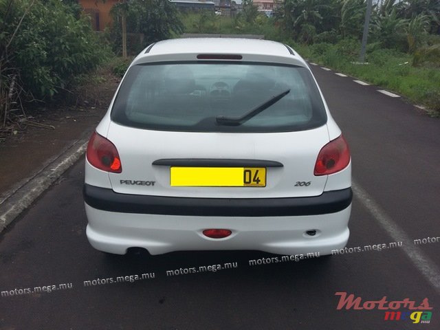 2004' Peugeot photo #2