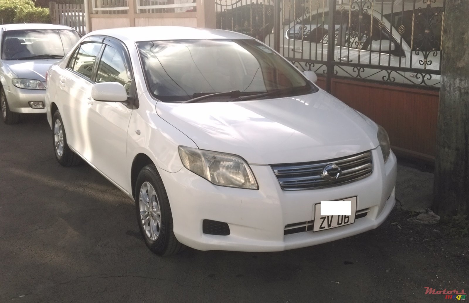 2006' Toyota Corolla Axio photo #1