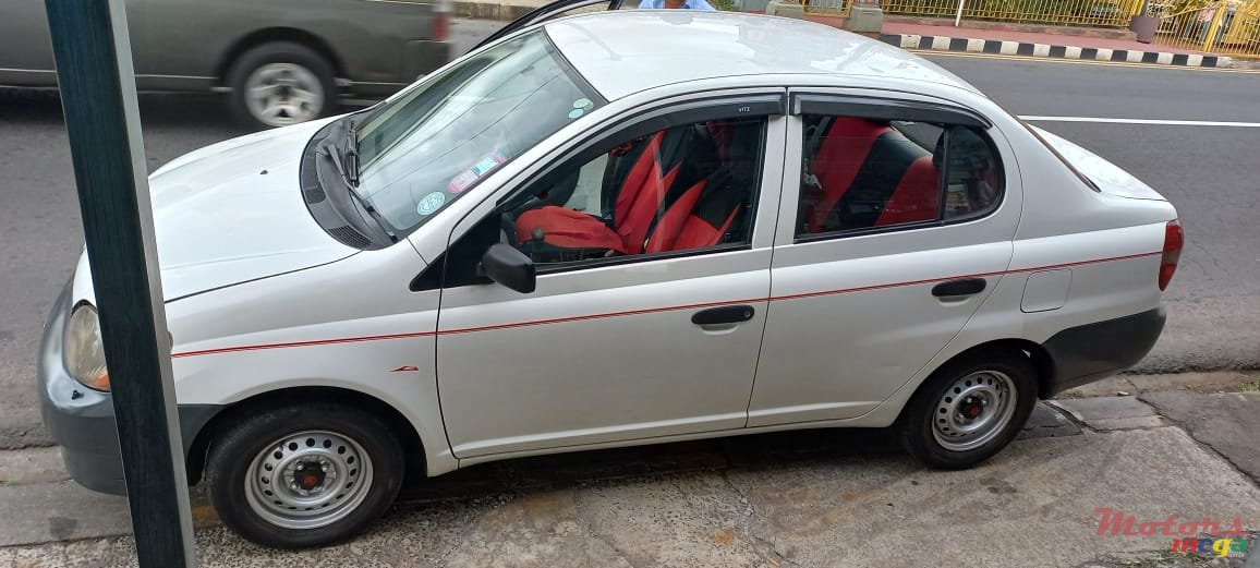 2000' Toyota photo #4