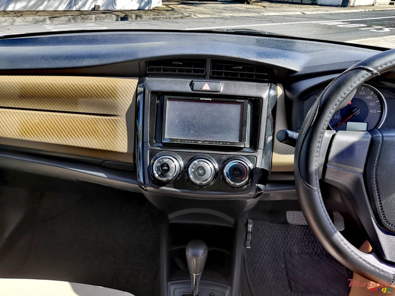 2013' Toyota Axio photo #3