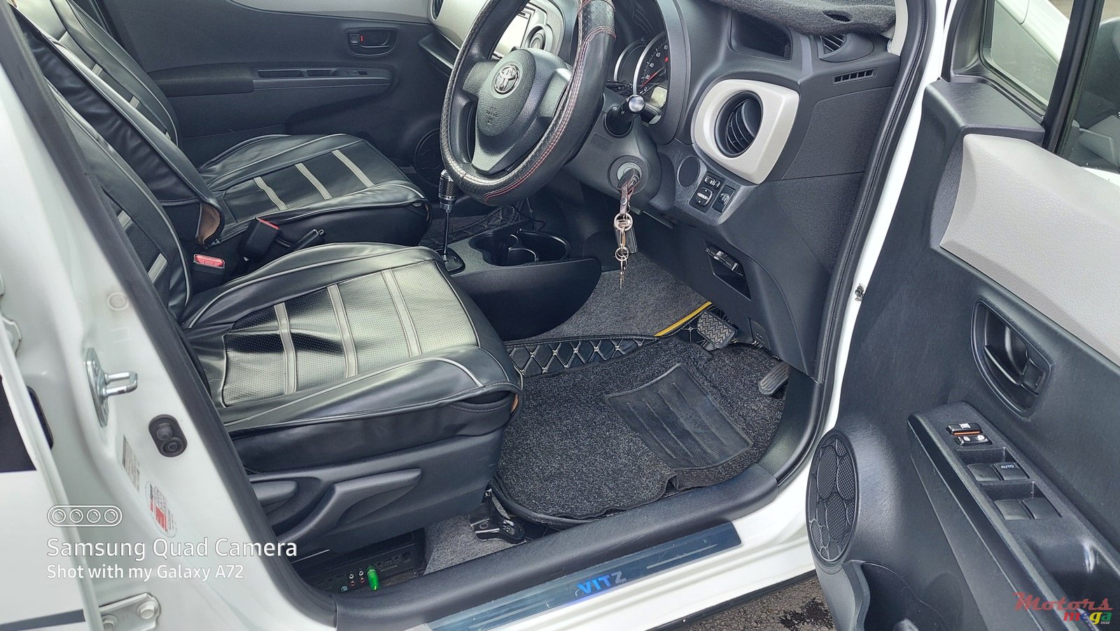 2013' Toyota Vitz photo #6