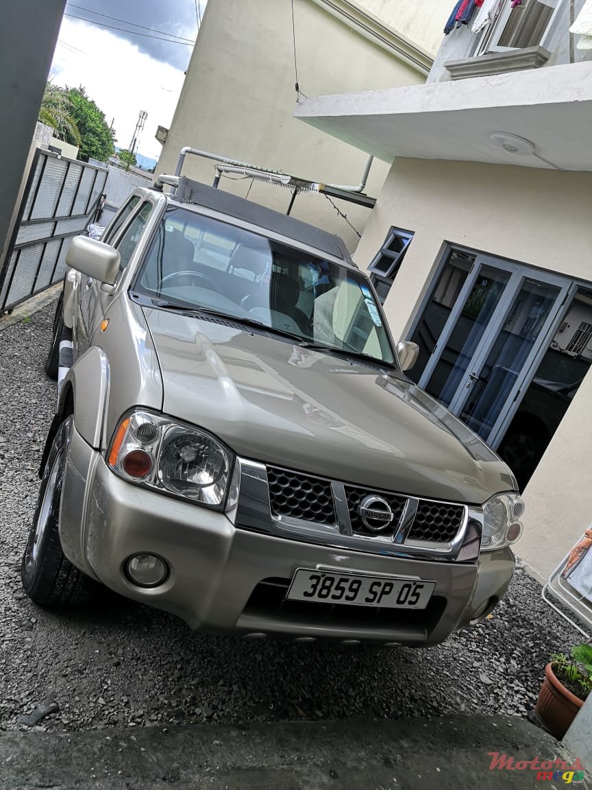 2005' Nissan Hardbody 3.0 turbo photo #1