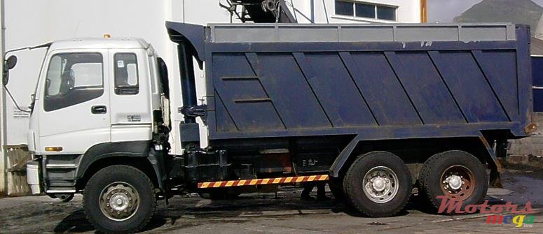 2005' Isuzu Amigo dumper photo #2