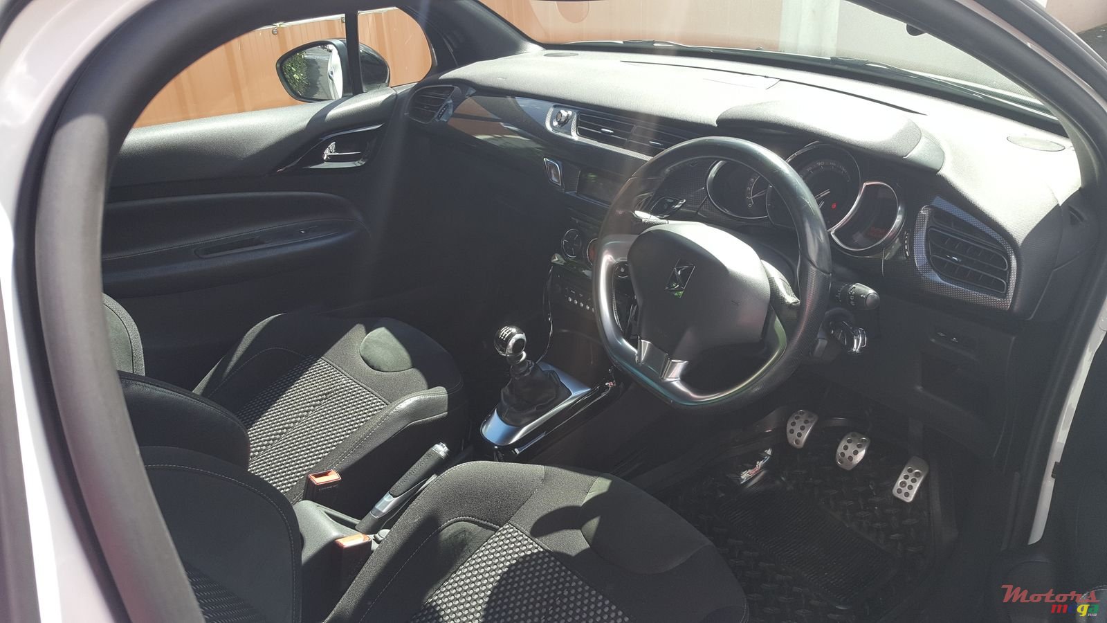 2011' Citroen DS3 photo #5