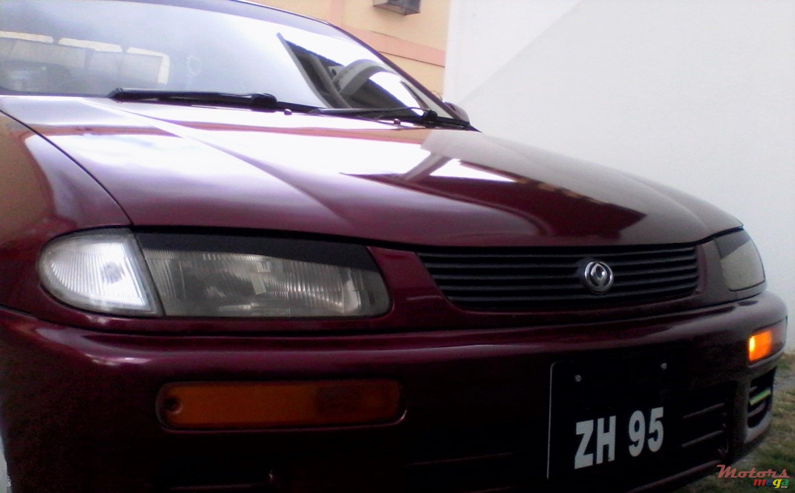 1995' Mazda 323 Familia BHSeries photo #1