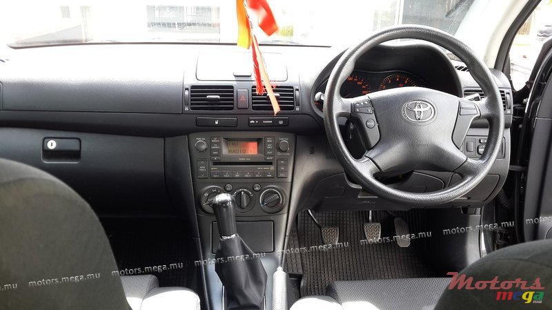 2007' Toyota Avensis photo #4