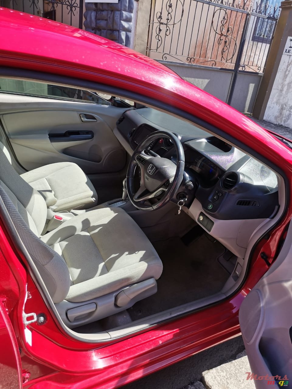 2010' Honda Insight photo #7