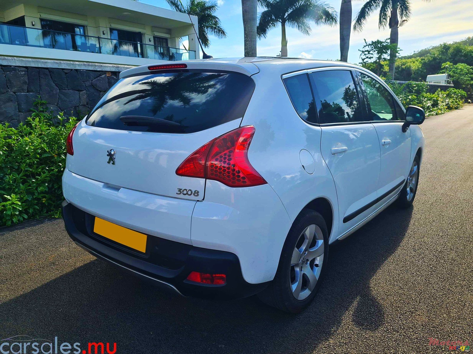 2011' Peugeot 3008 1.6 THP photo #4