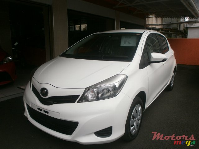 2013' Toyota Vitz photo #1