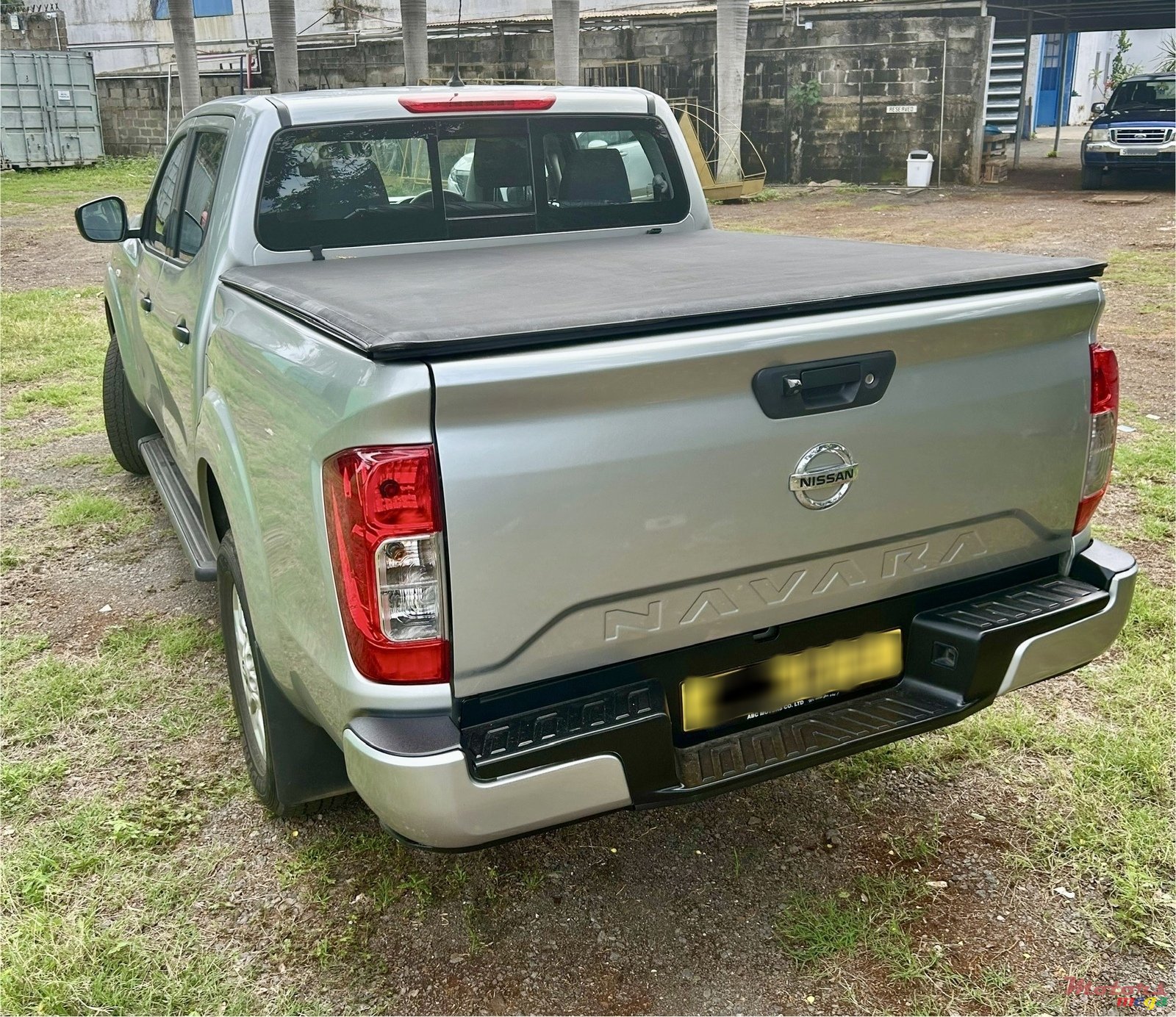 2023' Nissan Navara photo #2