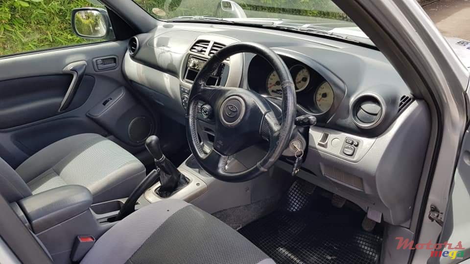 2001' Toyota RAV4 photo #6