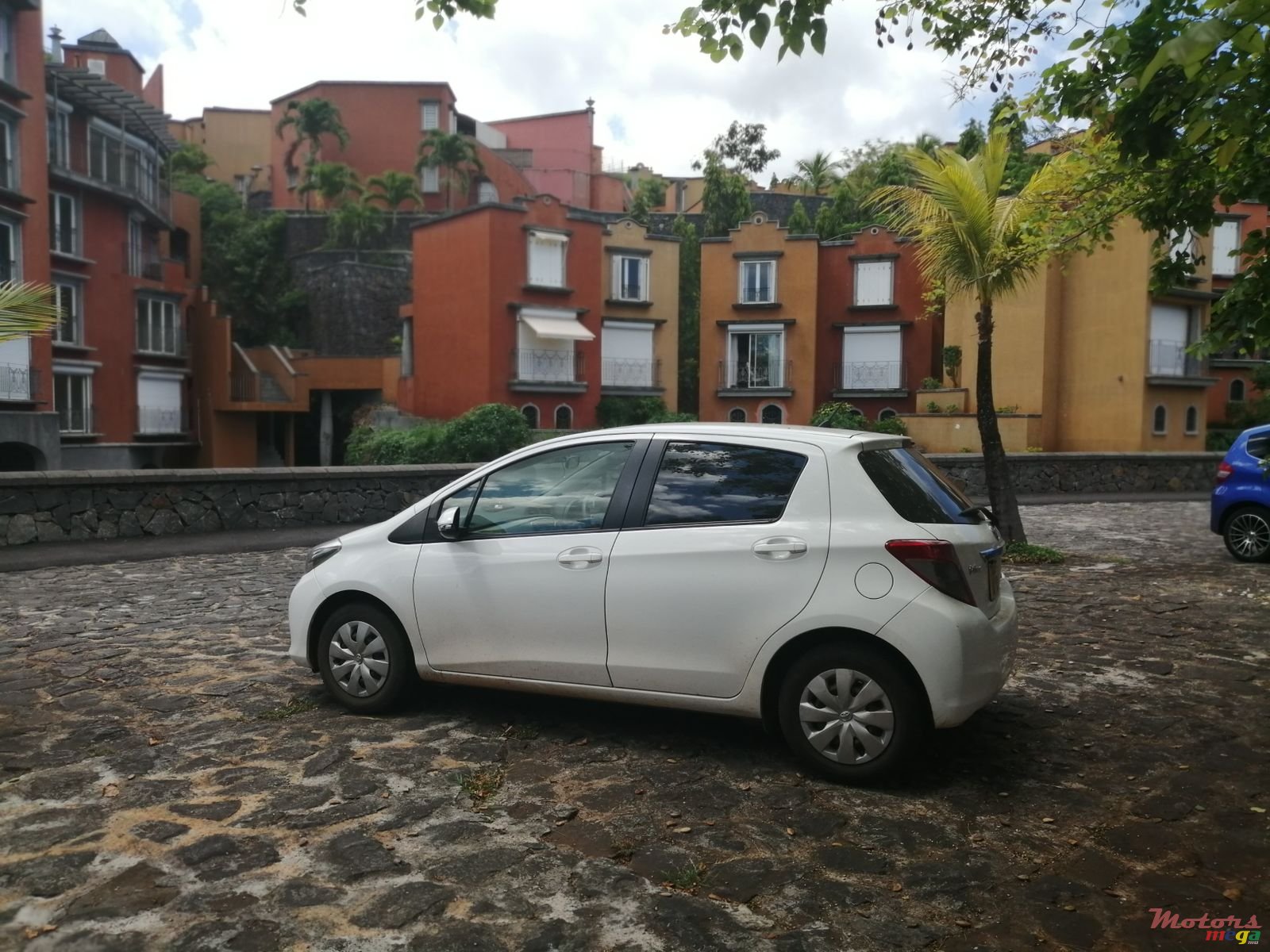 2013' Toyota Vitz photo #1